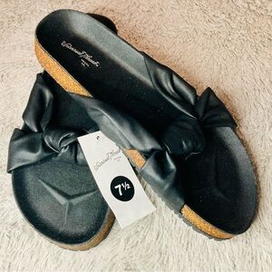 🔴 Universal Thread Junie Women Size 7.5 Black Slip On/Slides Footbed Sandals NWT
